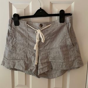 Lou & Grey small Linen grey shorts